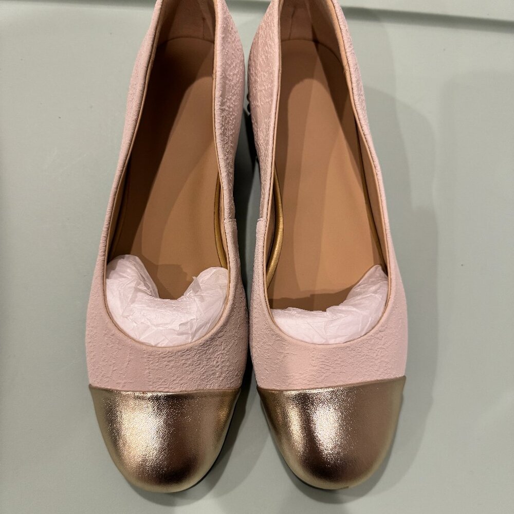 Cream Beige & Gold Genuine Leather Flats with Pearl Heel Accent – Fits Size 6.5